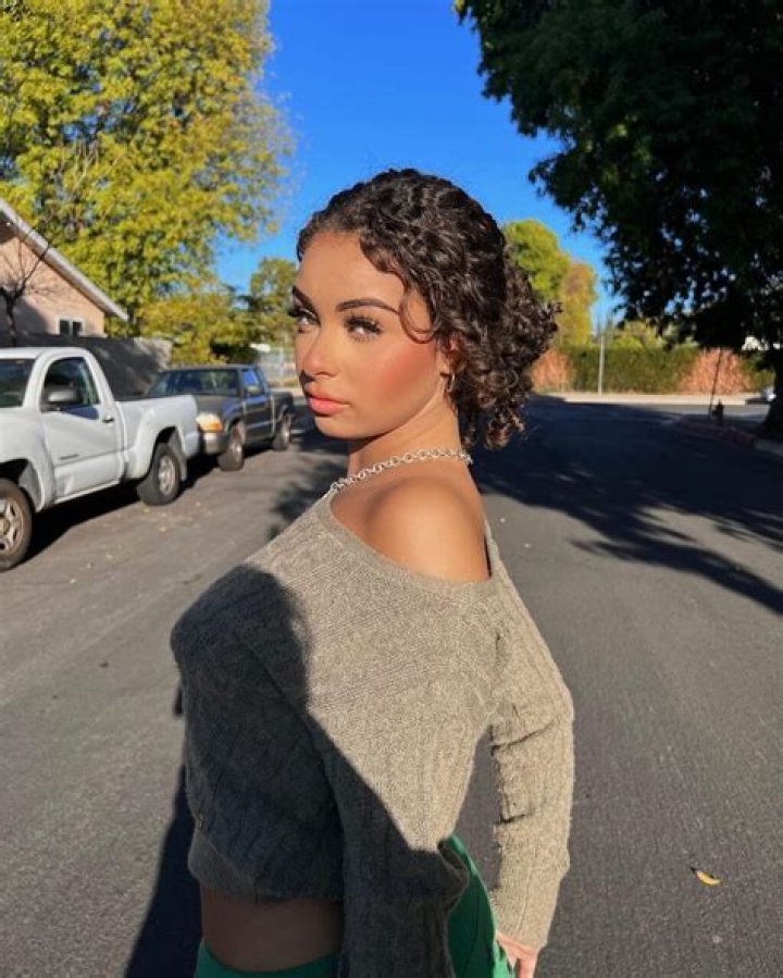 
Is Devenity Perkins Married? Her Bio, Age, Boyfriend, Sister, Instagram and Net worth 
