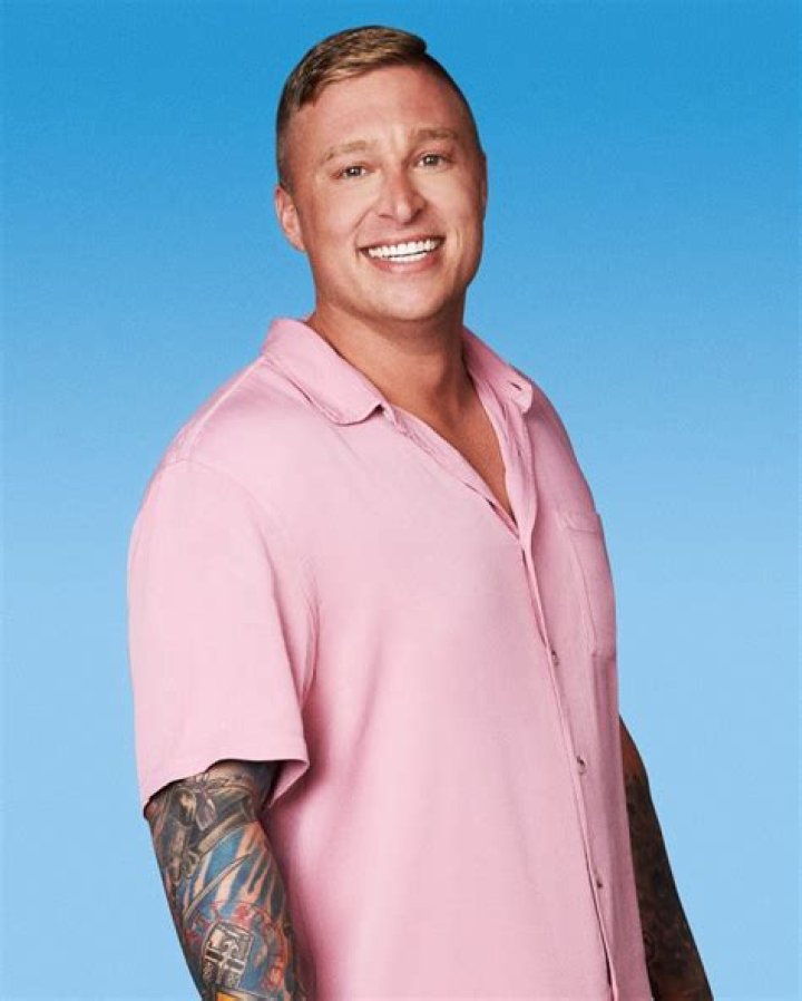 
Meet Jade Croft, Ben Salmon, and his ex Kellie Ross from Ex on the Beach Couples 2023 